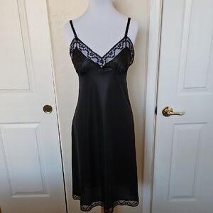RARE Pierre Cardin Black Lace Chemise Ladies Black Full Slip SZ 34 100% Nylon EX